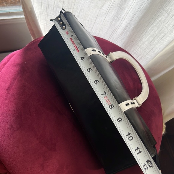 Black & White handheld purse white handles zipper closure 12” x 4” x 5” handbag - Picture 10 of 12